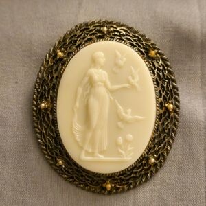 Vintage Bronze Tone White Resin Grecian Woman & Birds Cameo Brooch/Pendant (K2)